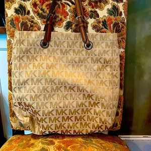 MK tote